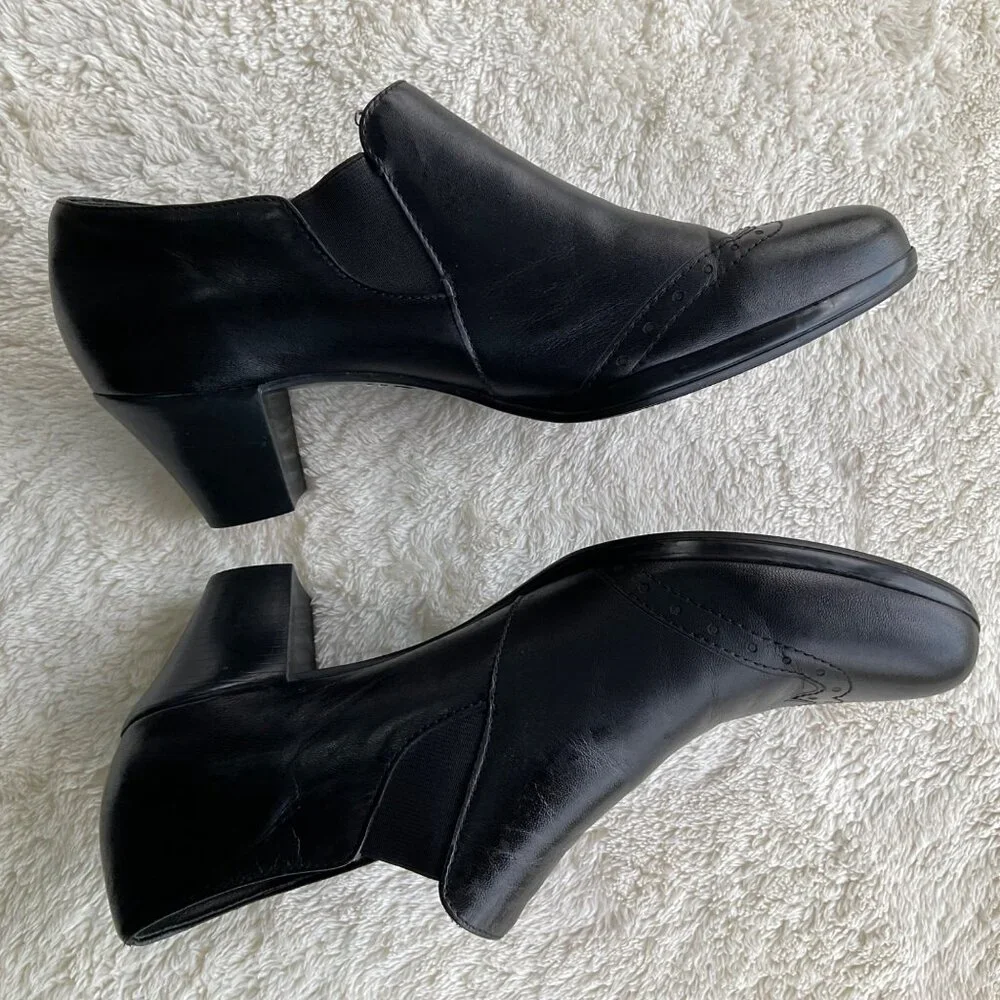 Munro Women's Black Leather Slip-On Heeled WingTip Bootie Size 10